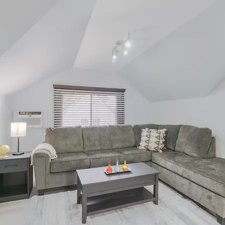 Relaxing Retreat In The Heart Of Lombard With Laundry Apartment